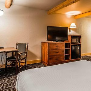 Queen Room Two Queen Beds Non-Pet Friendly